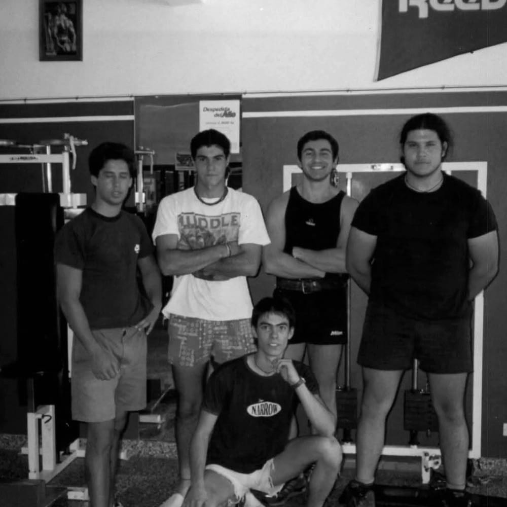 Un grupo de amigos en la sala de musculación de MAB